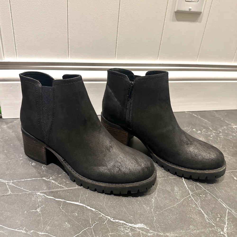 Carlos by Carlos Santana Womens Gill Black Leather Ankle Bootie